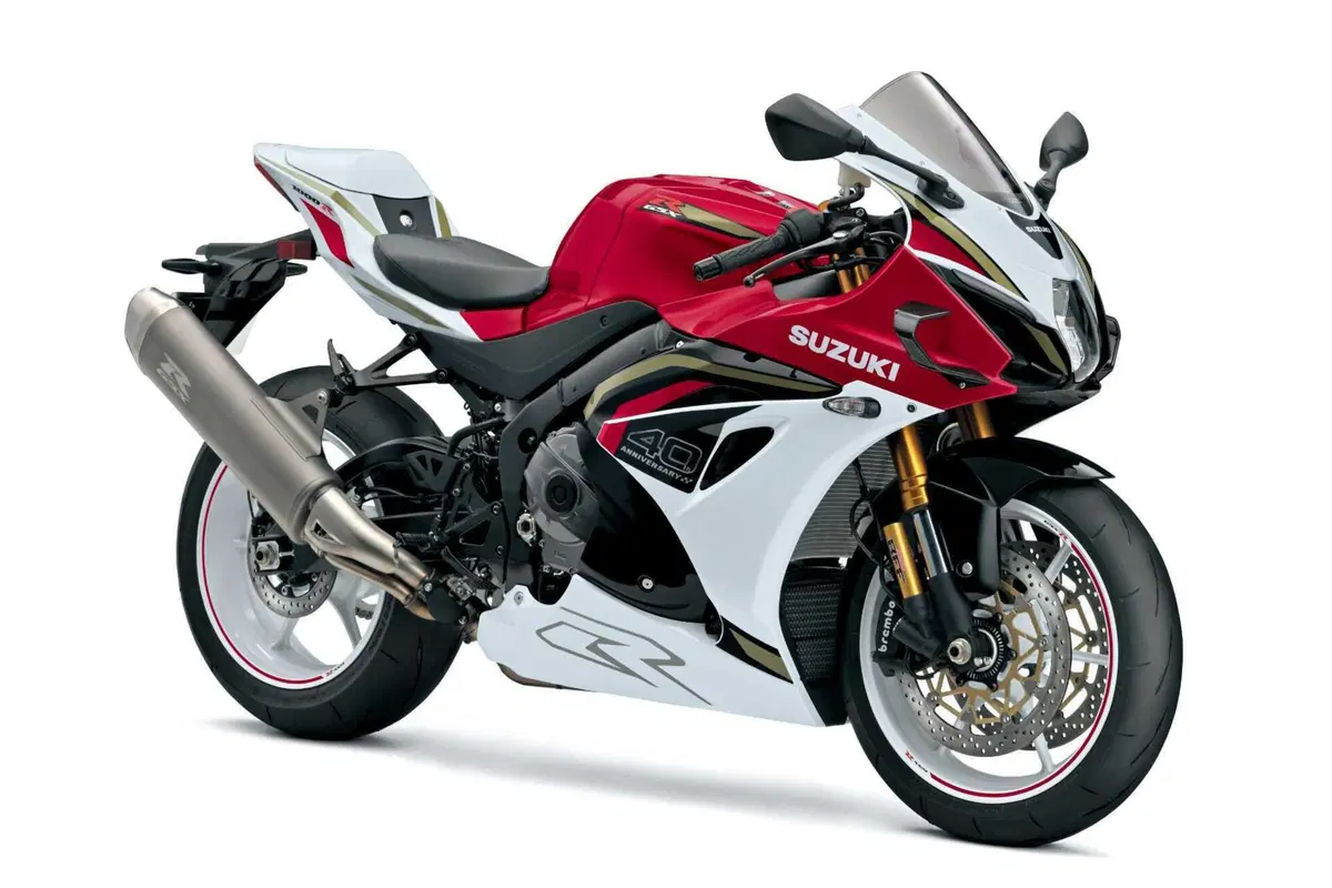 Suzuki GSX-R1000R 2026: ecco svelato il prezzo. Superbike economica?  (15)