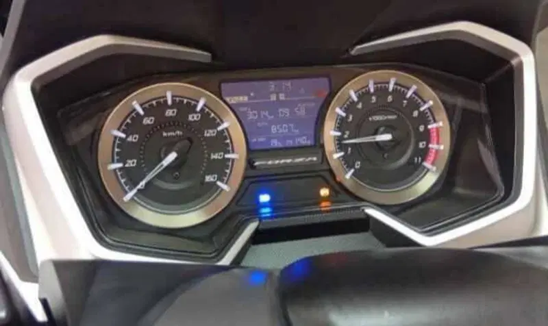 Honda Forza 350 Deluxe (2022 - 24) (4)