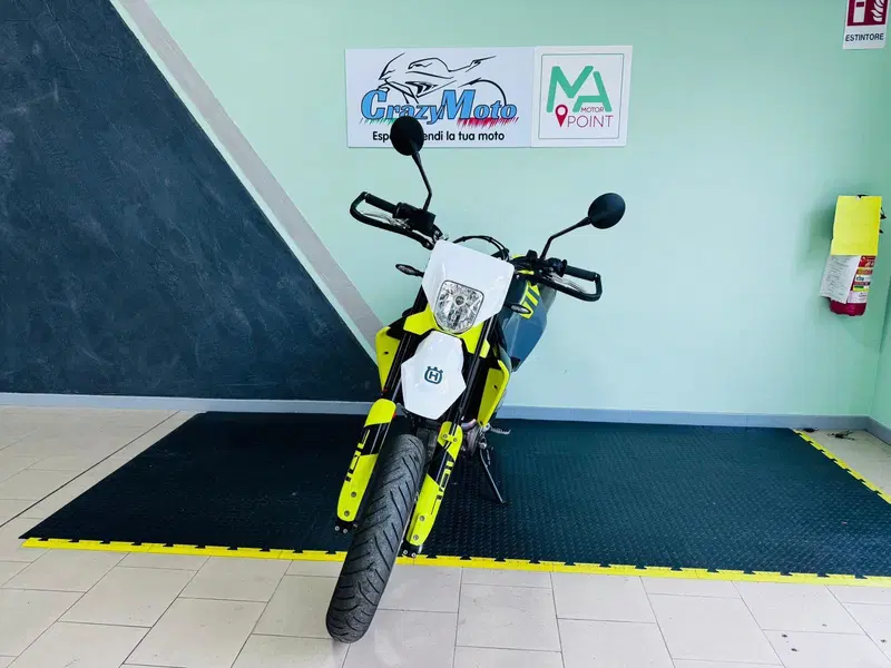 Husqvarna 701 Supermoto (2023 - 25) (3)
