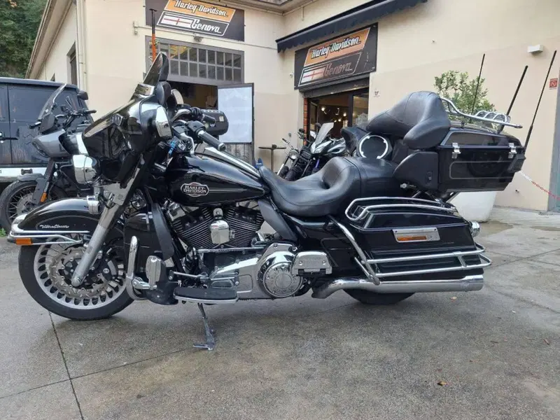 Harley-Davidson 1584 Electra Glide Ultra Classic (2008 - 13) - FLHTCU (2)