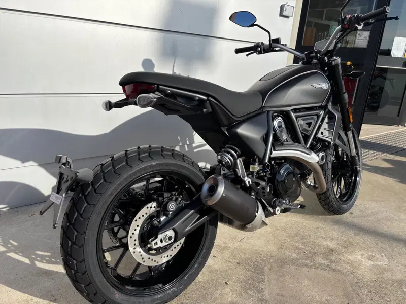 Ducati Scrambler 800 Icon Dark (2025 - 26) (5)