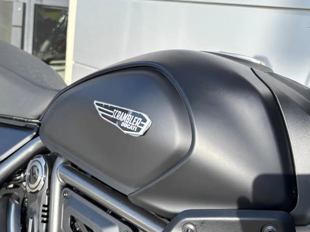 Ducati Scrambler 800 Icon Dark (2025 - 26) (6)