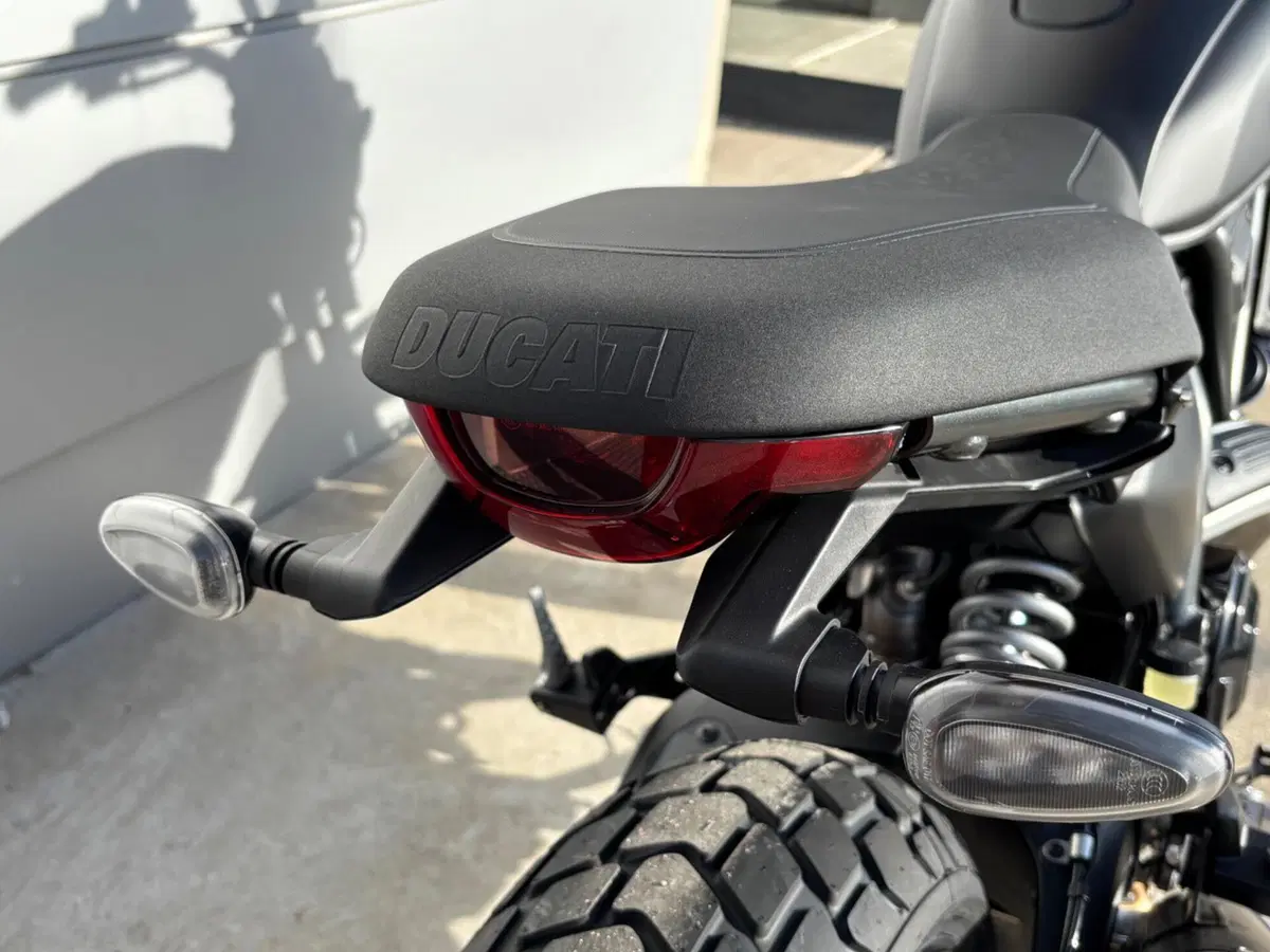 Ducati Scrambler 800 Icon Dark (2025 - 26) (7)