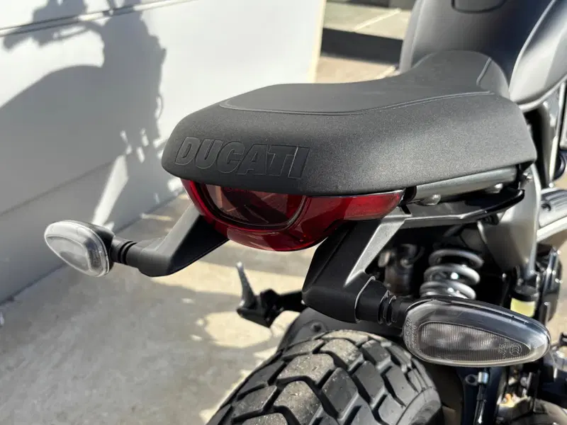 Ducati Scrambler 800 Icon Dark (2025 - 26) (7)