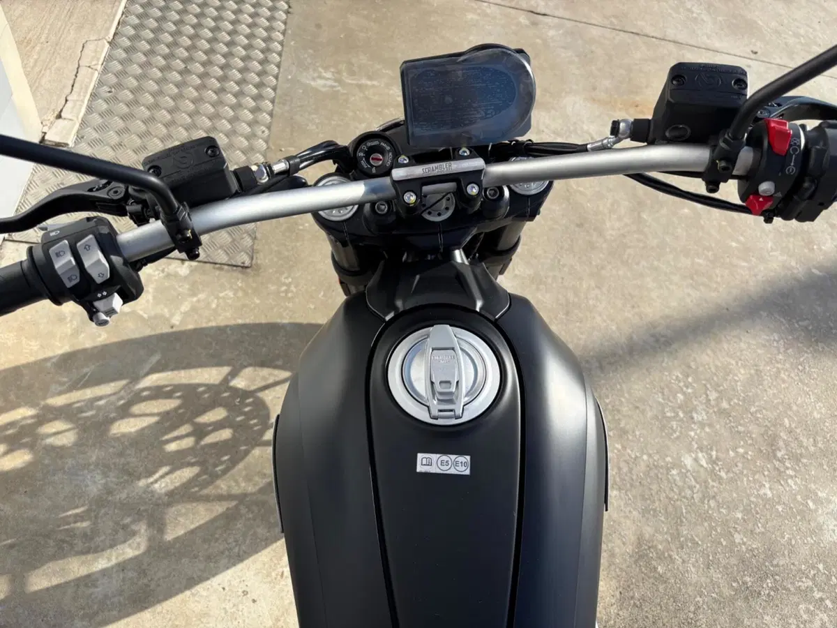 Ducati Scrambler 800 Icon Dark (2025 - 26) (10)