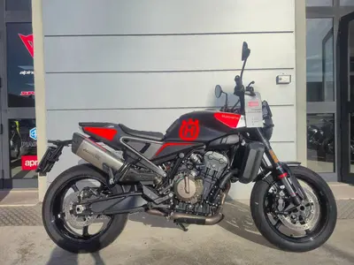 Husqvarna Svartpilen 801 (2024 - 26) usata