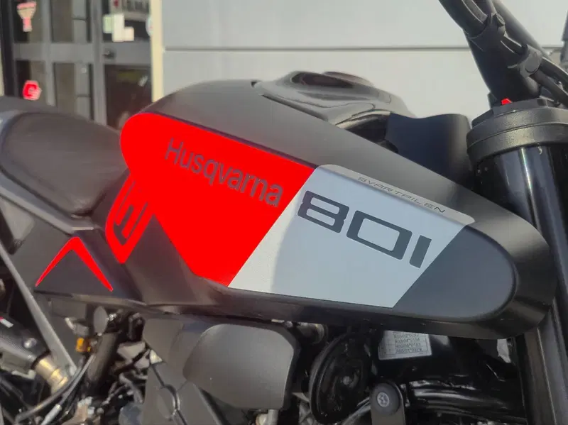 Husqvarna Svartpilen 801 (2024 - 26) (6)