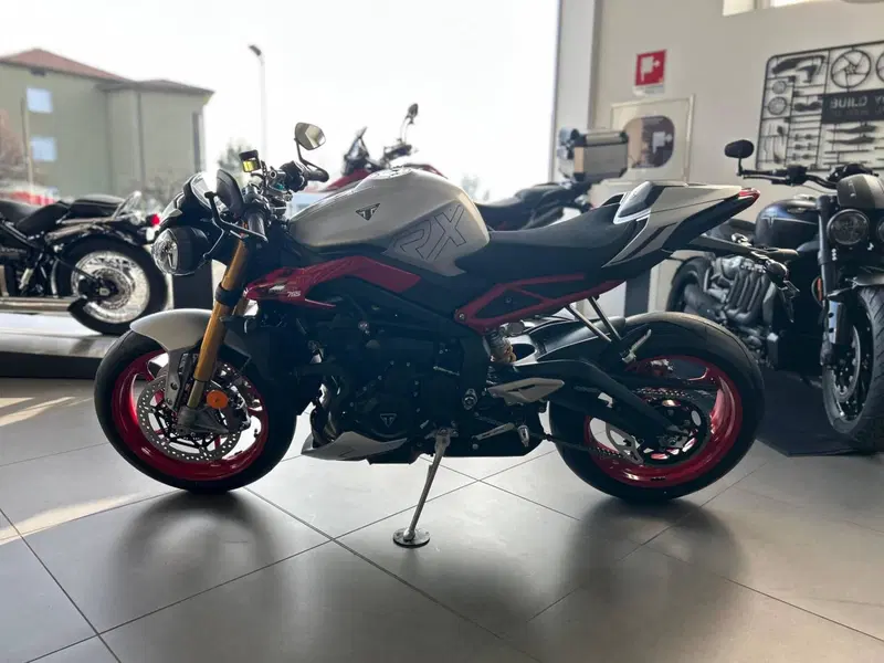 Triumph Street Triple 765 RX (2026) (3)