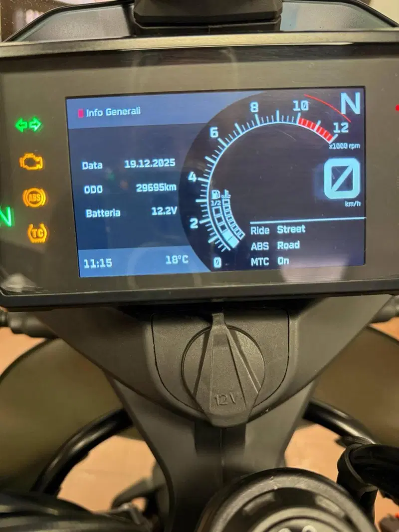 KTM 890 Adventure (2022) (2)
