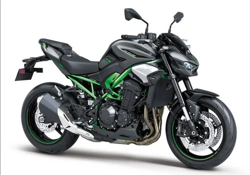 Kawasaki Z 900 (2025 - 26) (2)