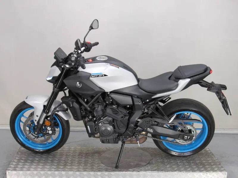 Yamaha MT-07 Y-AMT (2025 - 26) (4)