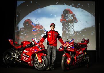 Ducati Panigale V4 Márquez 2025 World Champion Replica: il tributo a Re Marc [GALLERY e VIDEO]