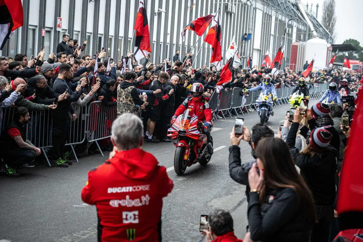 Le MotoGP corrono dentro l'azienda di Borgo Panigale: così Ducati ha festeggiato i suoi campioni (2)