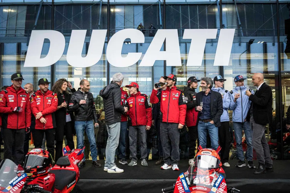 Le MotoGP corrono dentro l'azienda di Borgo Panigale: così Ducati ha festeggiato i suoi campioni (23)