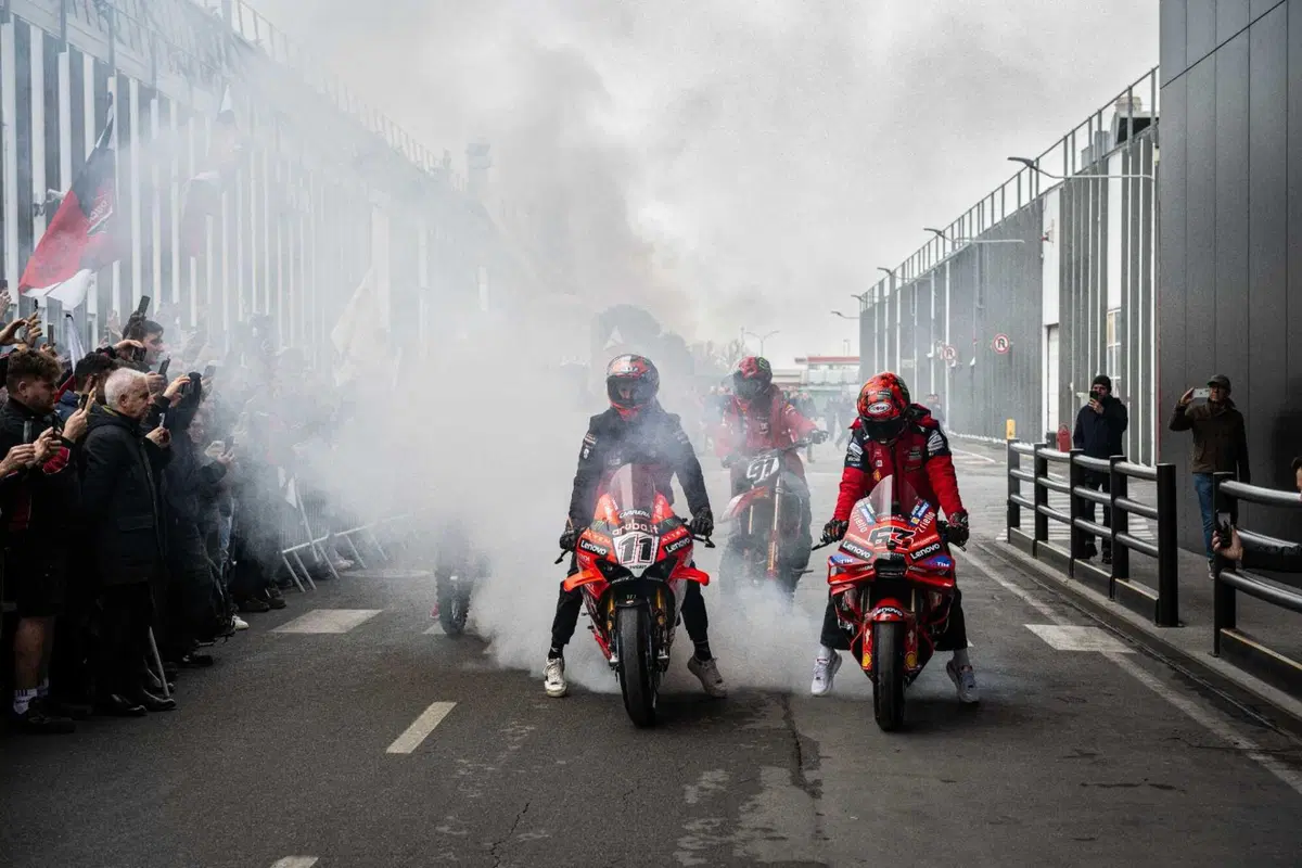 Le MotoGP corrono dentro l'azienda di Borgo Panigale: così Ducati ha festeggiato i suoi campioni (3)