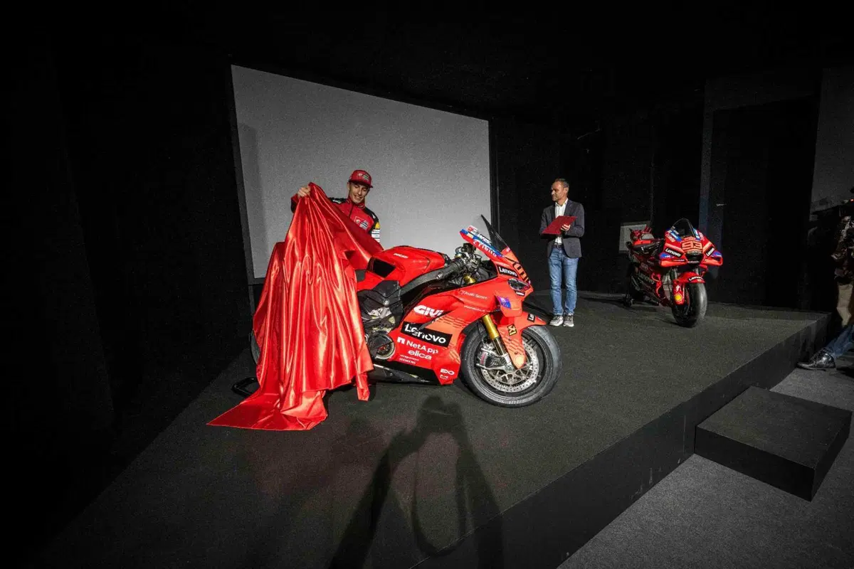 Le MotoGP corrono dentro l'azienda di Borgo Panigale: così Ducati ha festeggiato i suoi campioni (10)