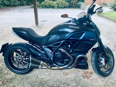 Ducati Diavel 1200 Carbon (2010 - 13) usata
