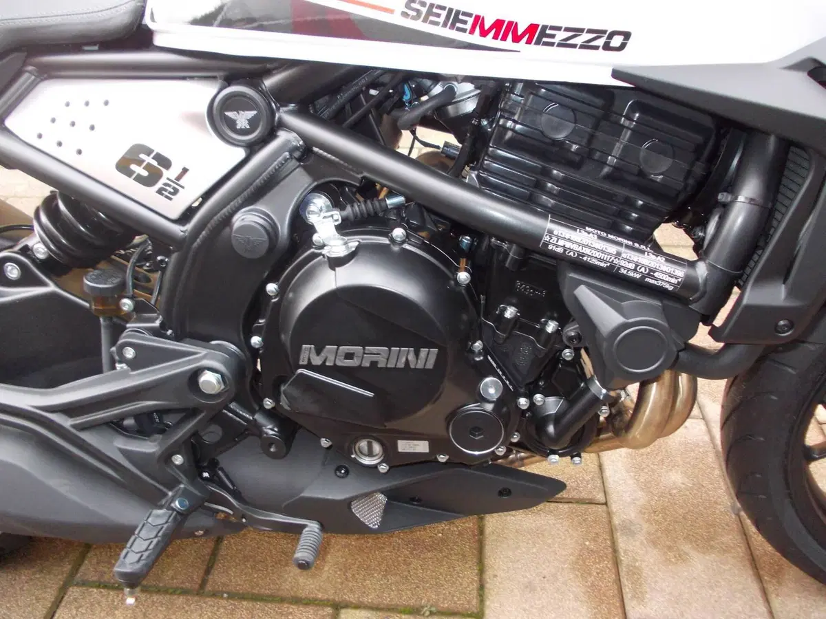 Moto Morini SEIEMMEZZO STR (2022 - 26) (6)