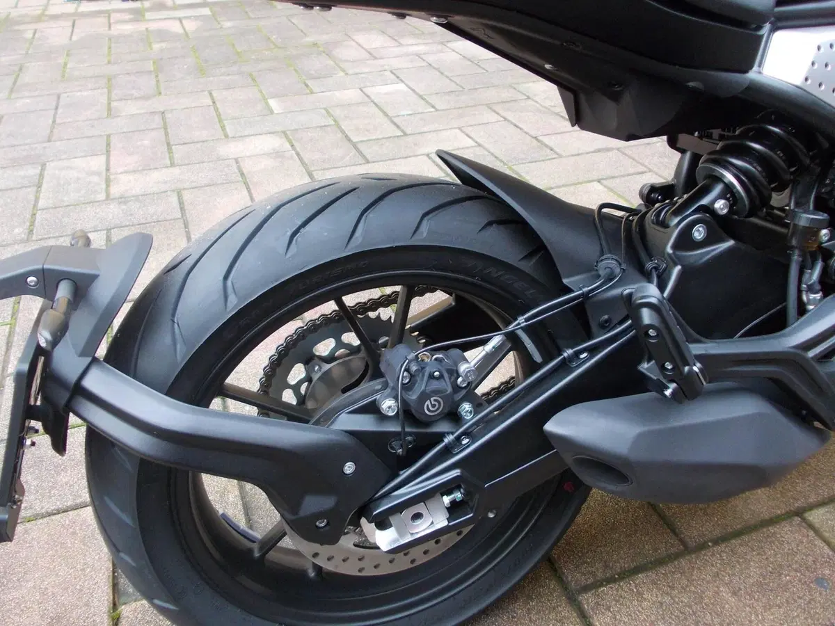 Moto Morini SEIEMMEZZO STR (2022 - 26) (7)