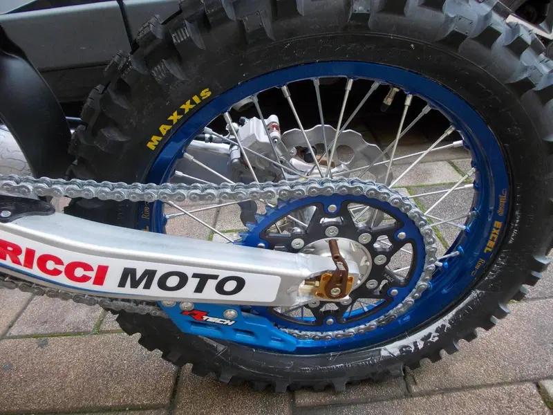 Tm Moto EN 300 Fi ES 2T (2026) (14)