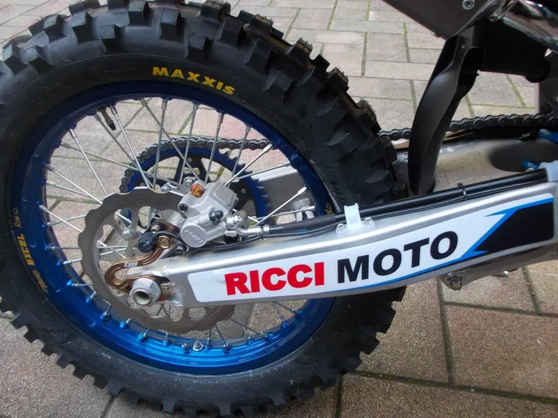 Tm Moto EN 300 Fi ES 2T (2026) (3)