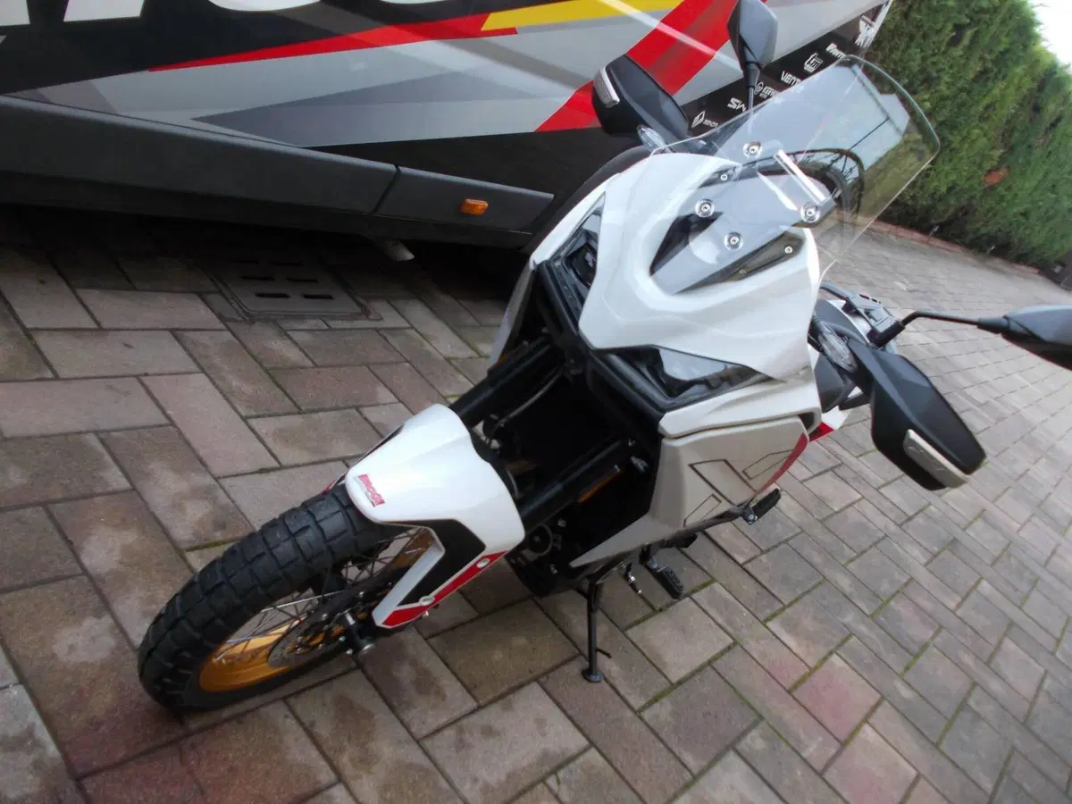 Moto Morini X-Cape 700 Gold Edition (2025 - 26) (2)