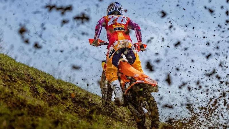 Natale 2025, idee regalo per motociclisti, 23 dicembre: un corso offroad Safe Ride Experience