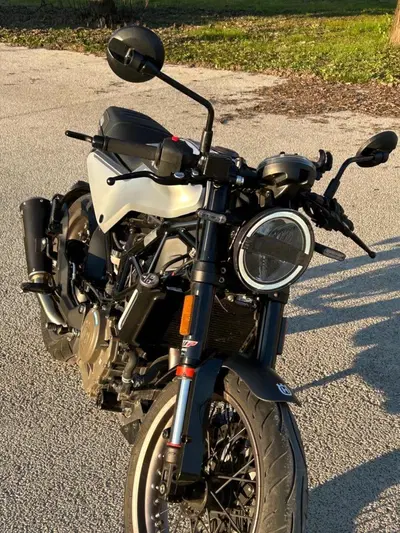 Husqvarna Vitpilen 401 (2021 - 23) usata