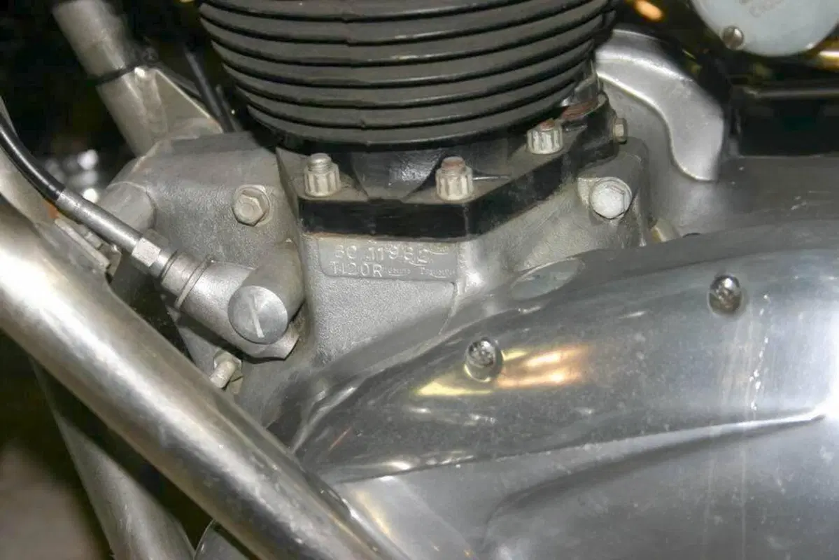 Triumph RICKMAN METISSE 650 (10)