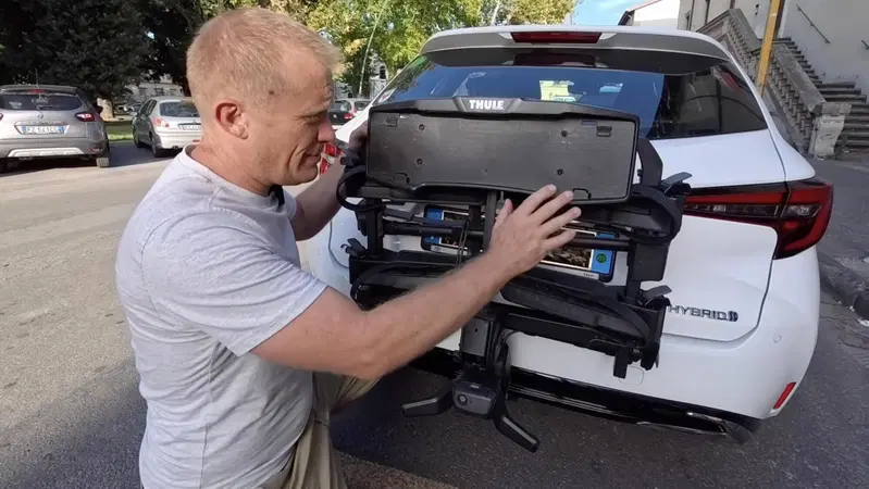 Portabici da gancio s&igrave;, ma pieghevole! I nostri sei mesi con OutPace di Thule [VIDEO]