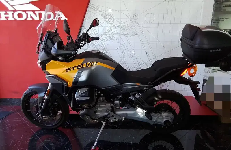 Moto Guzzi Stelvio (2024 - 26) (2)