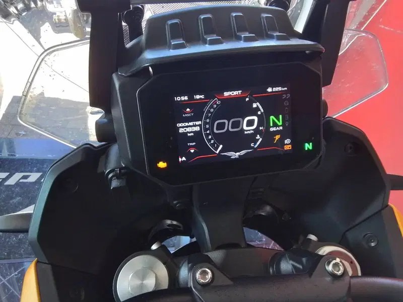 Moto Guzzi Stelvio (2024 - 26) (4)