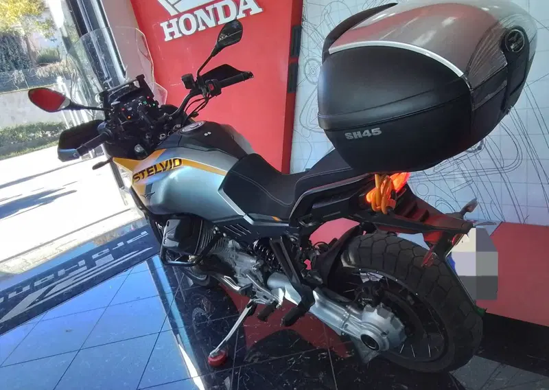 Moto Guzzi Stelvio (2024 - 26) (5)