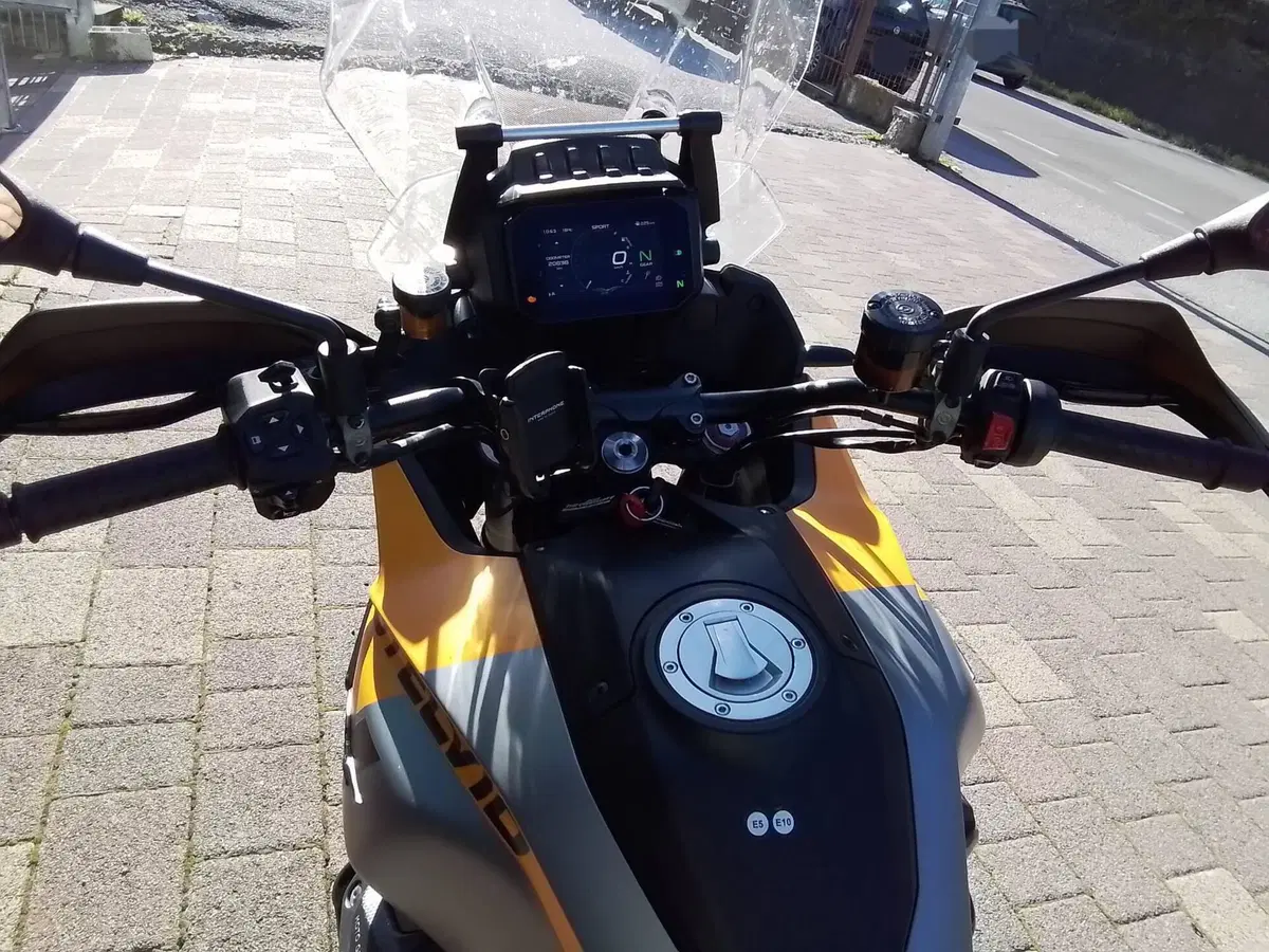 Moto Guzzi Stelvio (2024 - 26) (6)