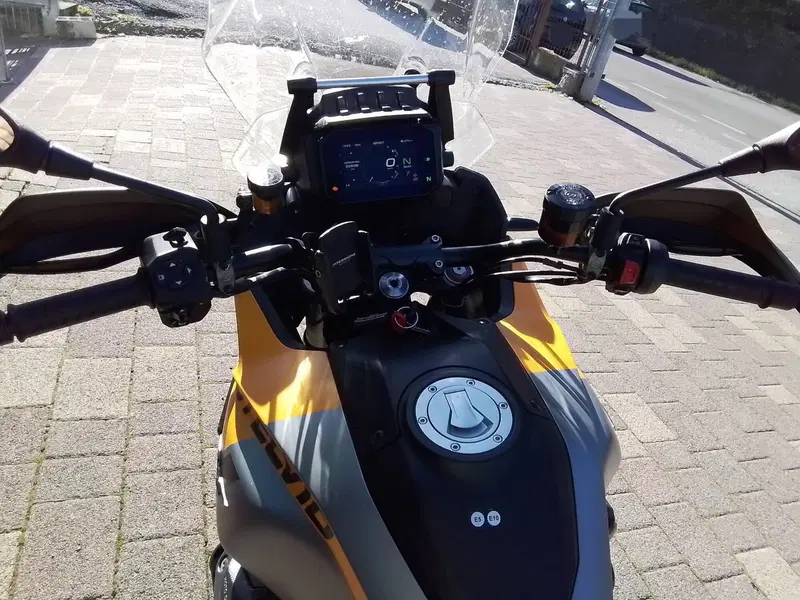 Moto Guzzi Stelvio (2024 - 26) (6)