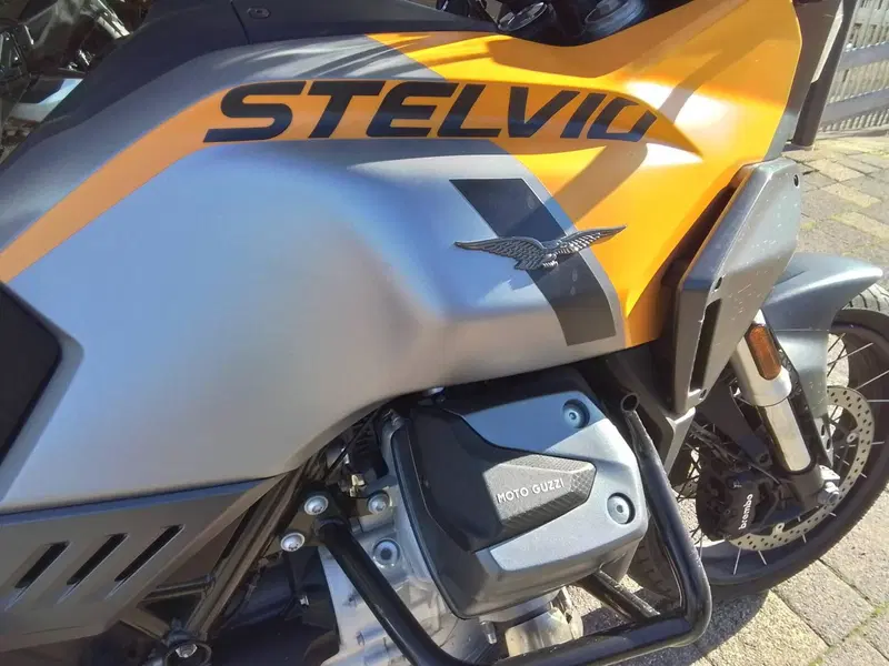 Moto Guzzi Stelvio (2024 - 26) (7)