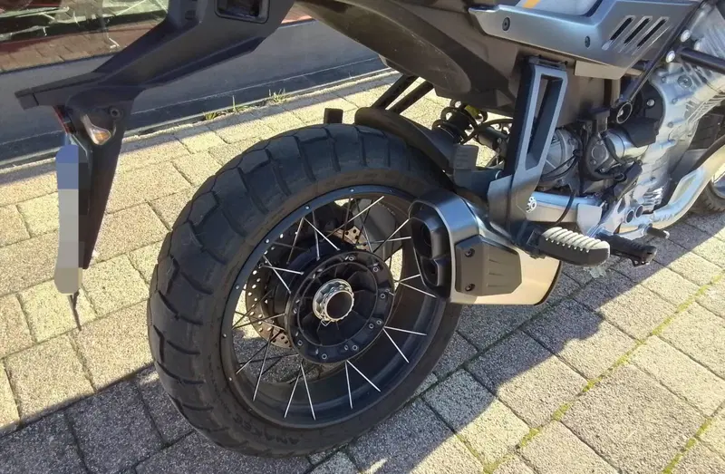 Moto Guzzi Stelvio (2024 - 26) (9)