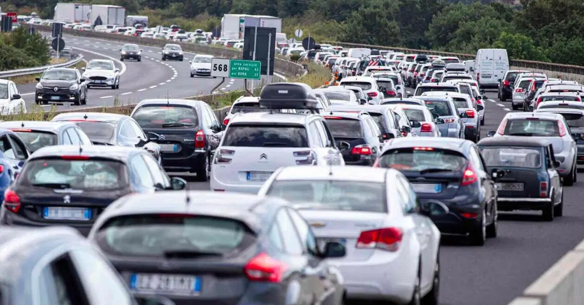 Esodo Natalizio 2025: Oltre 35 Milioni di Veicoli in Rotta Verso le Feste
