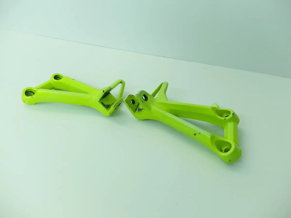 Supporto Pedane poggiapiedi passeggero Yamaha MT 0 (2)
