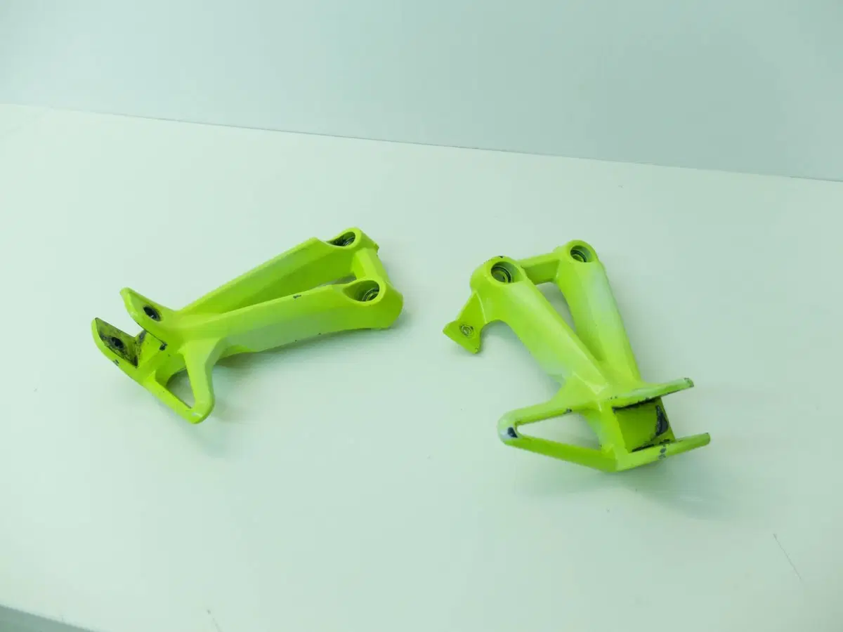 Supporto Pedane poggiapiedi passeggero Yamaha MT 0 (3)