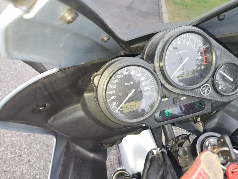 Yamaha FZS 600 Fazer (2002 - 03) (8)