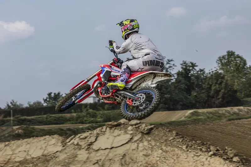La Beta RX 350 2 tempi 2026 in azione a Motocross Chieve