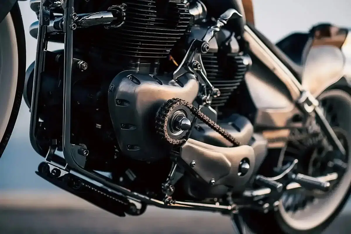 Vita, la special di Custom Works Zon con doppio motore Royal Enfield (5)