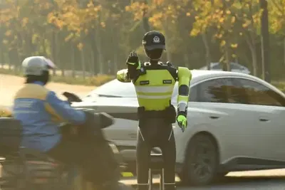 In Cina la Polizia Locale diventa robotica: ecco Hangxing n.1 [VIDEO]