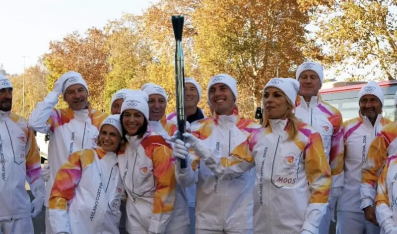Alessandro Lupino con la Fiamma Olimpica