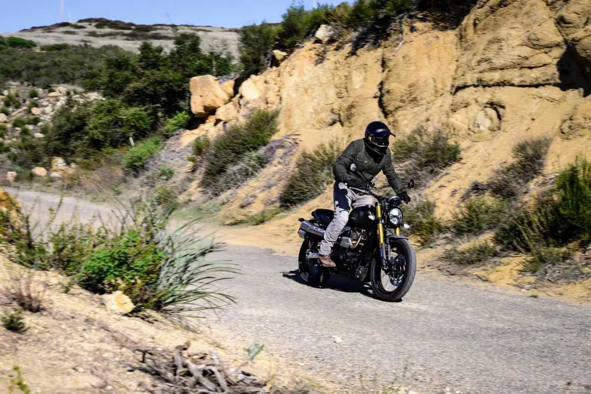Triumph Scrambler 900 m.y. 2026: il nostro TEST [VIDEO] (14)