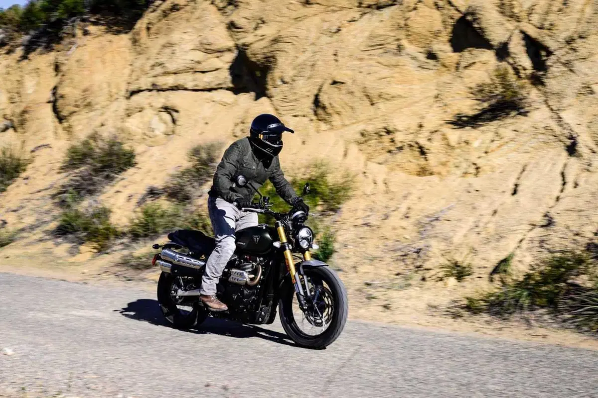 Triumph Scrambler 900 m.y. 2026: il nostro TEST [VIDEO] (15)