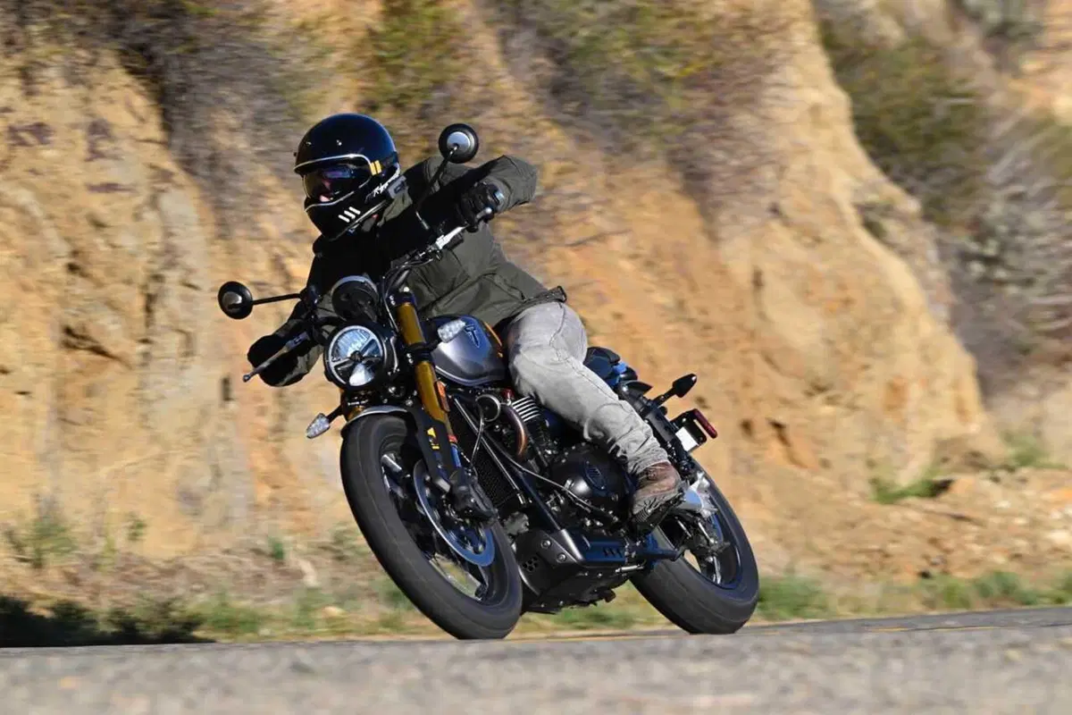 Triumph Scrambler 900 m.y. 2026: il nostro TEST [VIDEO] (17)