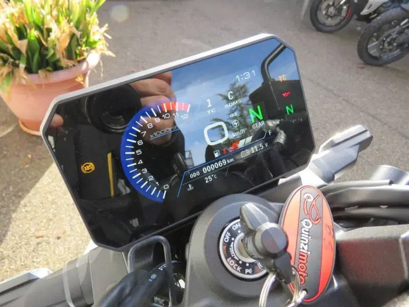 Suzuki GSX-8S (2023 - 24) (14)