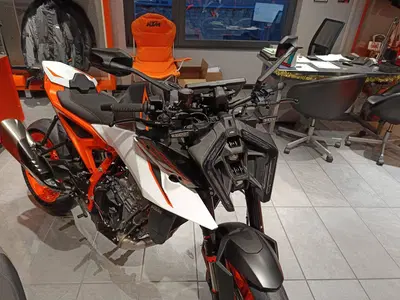 KTM 990 Duke R (2026) nuova